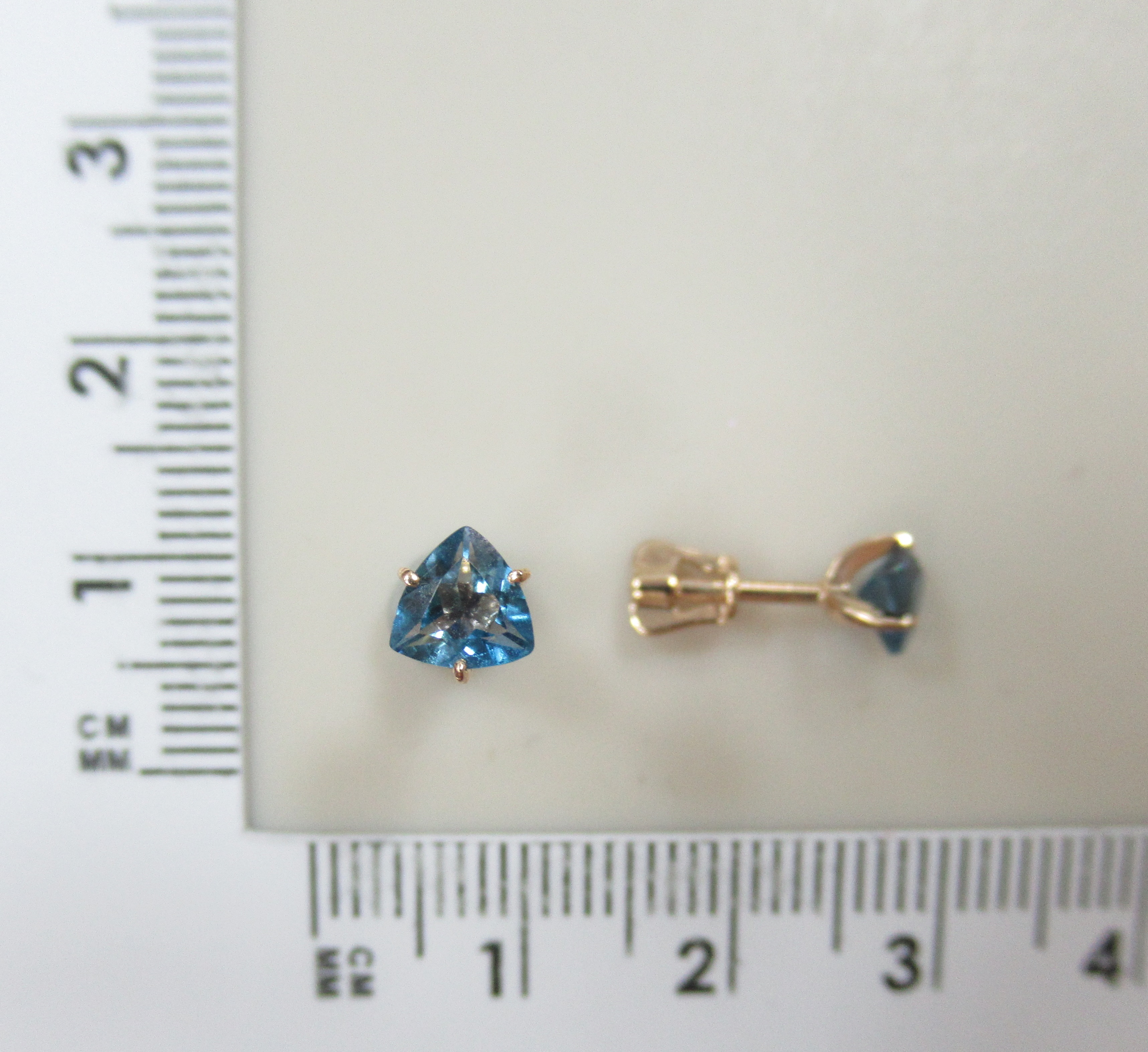 10512-000676 Серьги (Au 585)